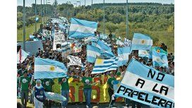 Los asambleístas de Gualeguaychú volverán a protestar contra la ex Botnia Los asambleístas de Gualeguaychú volverán a protestar contra la ex Botnia