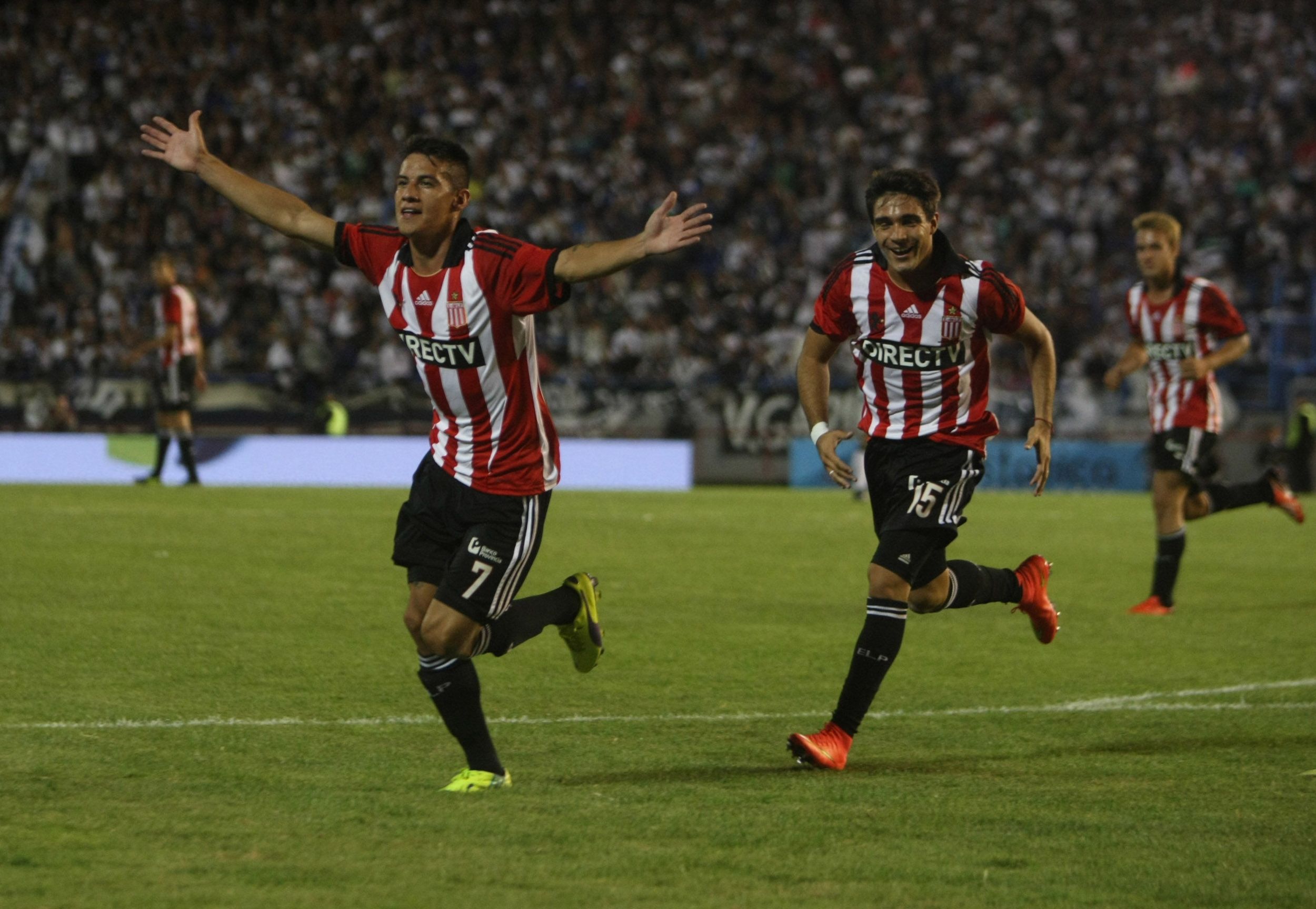 Gimnasia y Estudiantes juegan el primer clásico platense ...