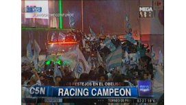 Los jugadores de Racing celebraron con su gente en el Obelisco Los jugadores de Racing celebraron con su gente en el Obelisco
