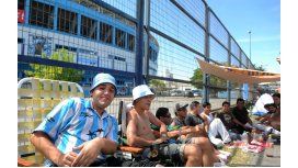 Los hinchas de Racing podrán pintarse la camiseta en la puerta del Cilindro Los hinchas de Racing podrán pintarse la camiseta en la puerta del Cilindro