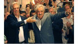 Tabaré Vázquez sucederá a Mujica y vuelve a ser presidente de Uruguay Tabaré Vázquez sucederá a Mujica y vuelve a ser presidente de Uruguay