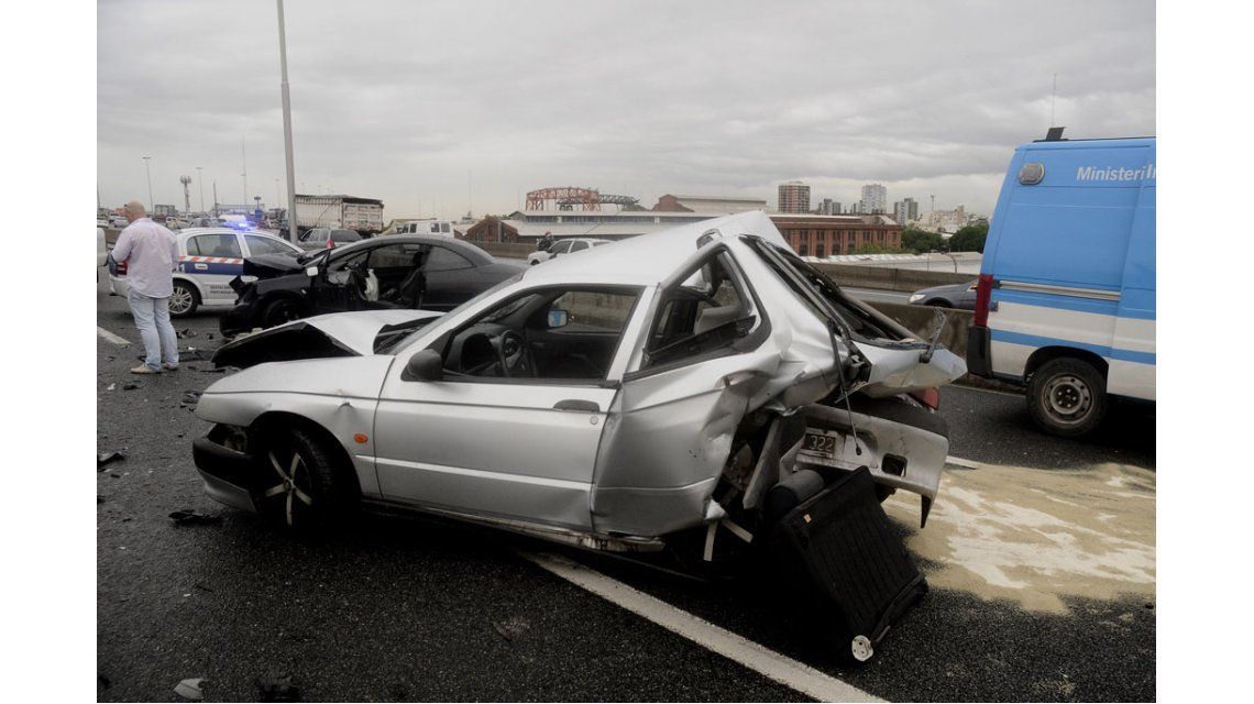 Violento choque en la autopista Buenos Aires La Plata un herido