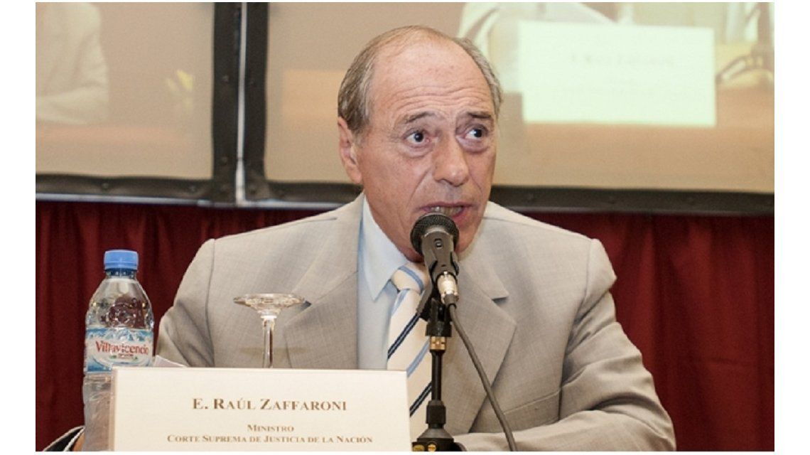 Raúl Zaffaroni le envió a Cristina su carta de renuncia a 