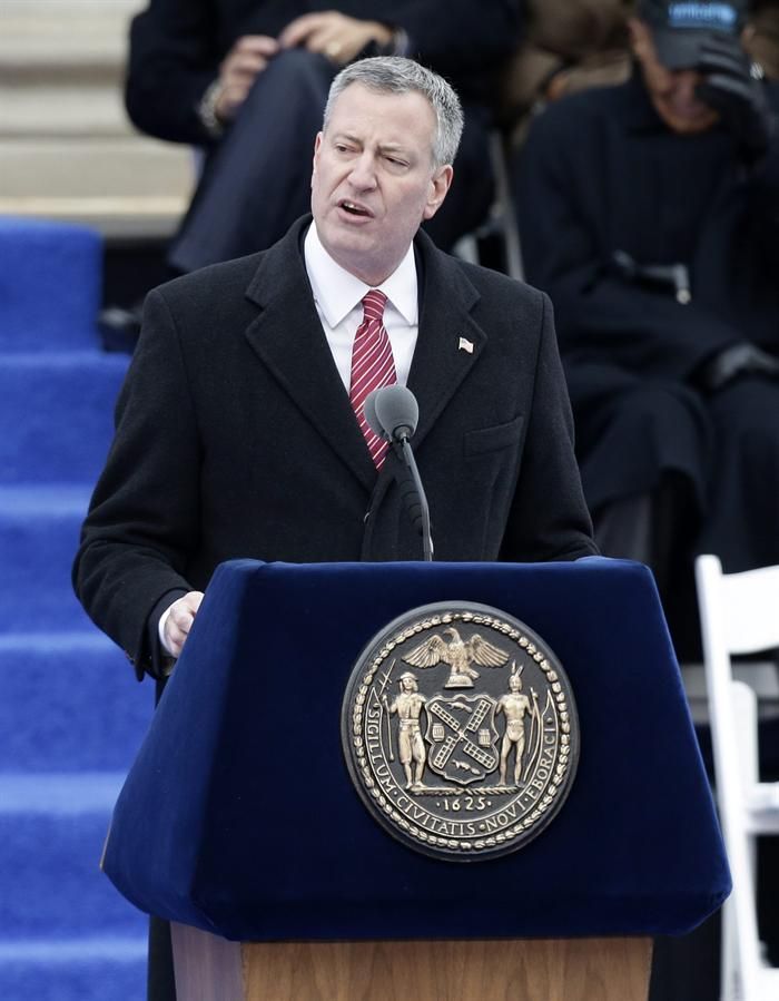 Bill de Blasio, alcalde de Nueva York, confirmó que enterrar gente en los parques es una posibilidad por la pandemia de coronavirus Covid 19