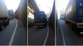 Demoras en la 25 de Mayo por la maniobra de un camionero Demoras en la 25 de Mayo por la maniobra de un camionero