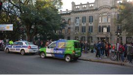 Murió la chica que se pegó un tiro en un aula del Colegio Nacional de La Plata Murió la chica que se pegó un tiro en un aula del Colegio Nacional de La Plata