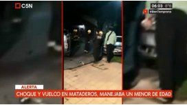 Choque y vuelco en Mataderos: manejaba un menor de edad Choque y vuelco en Mataderos: manejaba un menor de edad