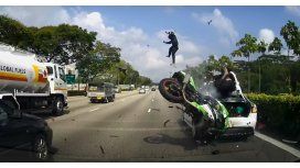 Grave accidente de moto en Singapur Grave accidente de moto en Singapur