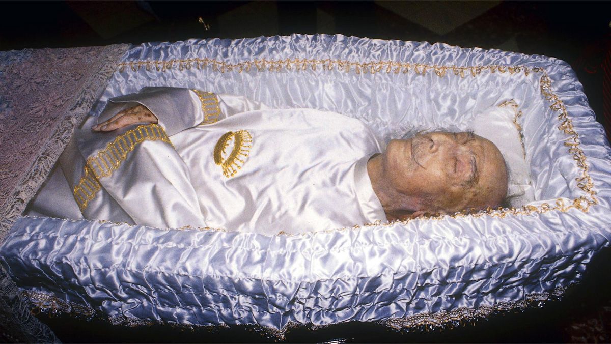 El increíble detalle que encontraron en el cadáver de Salvador Dalí España