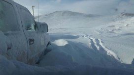 Una familia sobrevivió 25 horas dentro de su camioneta atrapada por la nieve Una familia sobrevivió 25 horas dentro de su camioneta atrapada por la nieve