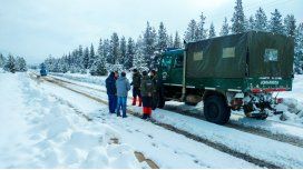 Gendarmería asistiendo a damnificados por la ola de frío polar Gendarmería asistiendo a damnificados por la ola de frío polar