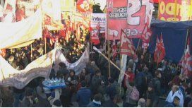 Trabajadores de Pepsico protestan y cortan el Metrobus de la 9 de Julio Trabajadores de Pepsico protestan y cortan el Metrobus de la 9 de Julio