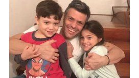 Leopoldo López ya está en su casa Leopoldo López ya está en su casa