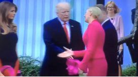 La Primera Dama polaca siguió el protocolo a pesar de Trump La Primera Dama polaca siguió el protocolo a pesar de Trump