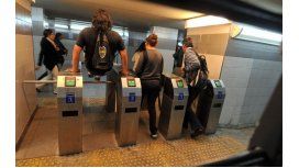Metrodelegados del subte anunciaron que hoy realizarán la apertura de molinetes. Metrodelegados del subte anunciaron que hoy realizarán la apertura de molinetes.