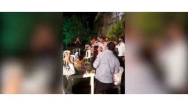 Disparó una AK-47 en su boda y le pegó al fotógrafo Disparó una AK-47 en su boda y le pegó al fotógrafo