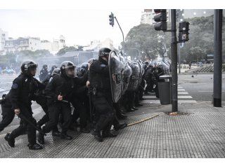El gobierno advirtió que seguirá la intervención policial en protestas El gobierno advirtió que seguirá la intervención policial en protestas