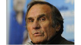 Senador héroe: Reutemann apagó un incendio en su propio barrio Senador héroe: Reutemann apagó un incendio en su propio barrio