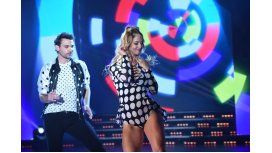 Pedro Alfonso y Flor Vigna bailan cumbia pop Pedro Alfonso y Flor Vigna bailan cumbia pop
