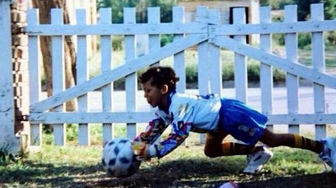 Agustín Marchesín con el buzo de Navarro Montoya<br>