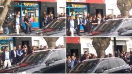Mauricio Macri en el momento del escrache en Tigre Mauricio Macri en el momento del escrache en Tigre