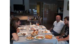 Messi recibió a Sampaoli en su casa: almuerzo y charla de fútbol Messi recibió a Sampaoli en su casa: almuerzo y charla de fútbol