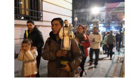 La multitud ingresa a la iglesia de San Cayetano La multitud ingresa a la iglesia de San Cayetano