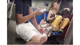 VIDEO: Una mujer fue escrachada maltratando salvajemente a su perro VIDEO: Una mujer fue escrachada maltratando salvajemente a su perro