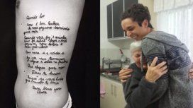 Se tatúo una carta de su abuela que sufre alzhéimer Se tatúo una carta de su abuela que sufre alzhéimer