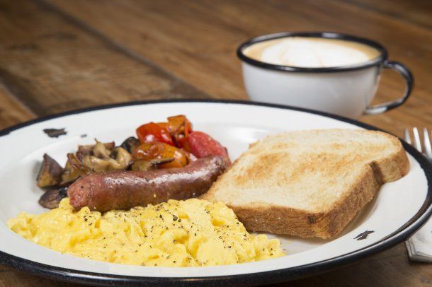 Huevos revueltos con salchicha