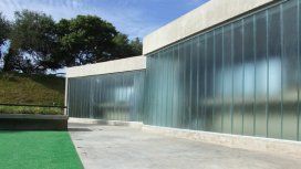 Baño público en un parque de la ciudad de Rosario Baño público en un parque de la ciudad de Rosario
