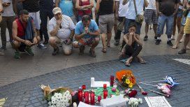 Una multitud recordó a las víctimas del atentado de Barcelona Una multitud recordó a las víctimas del atentado de Barcelona