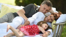 El presidente admitió que duerme con su hija toda la noche El presidente admitió que duerme con su hija toda la noche