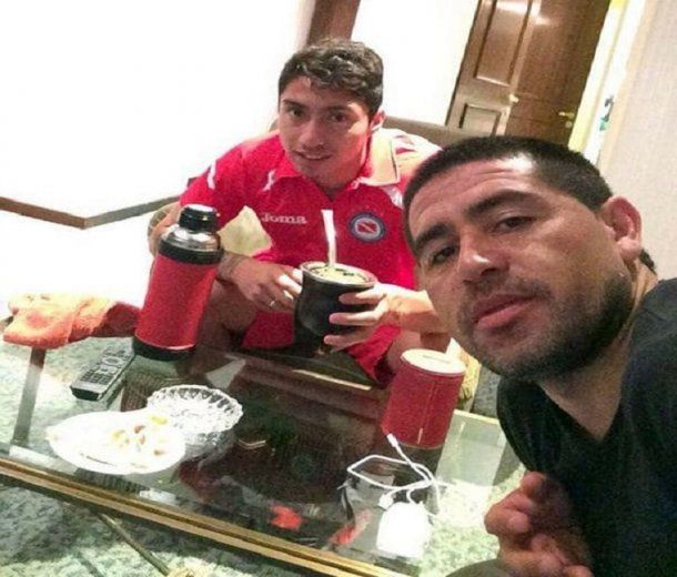 Luciano Cabral guarda una gran relación con Juan Román Riquelme