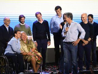 el plan de macri para ganar en octubre: carrio, de campana por el pais el plan de macri para ganar en octubre: carrio, de campana por el pais