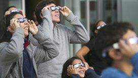 Furor por el eclipse: se agotaron los anteojos para poder verlo Furor por el eclipse: se agotaron los anteojos para poder verlo