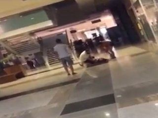 Una mujer es poseída después de haber visto una película de terror Una mujer es poseída después de haber visto una película de terror