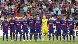 Los jugadores del Barcelona durante el respetuoso minuto de silencio por las víctimas Los jugadores del Barcelona durante el respetuoso minuto de silencio por las víctimas