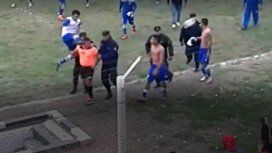 Así agredían a un árbitro en Salta Así agredían a un árbitro en Salta