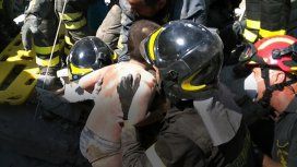 Así rescataron a los niños entre los escombros Así rescataron a los niños entre los escombros