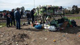 Un hombre que revolvía la basura la encontró en un contenedor Un hombre que revolvía la basura la encontró en un contenedor