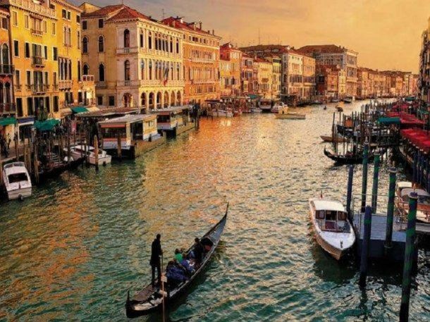 Alrededor de 30 millones de turistas visitan Venecia por año