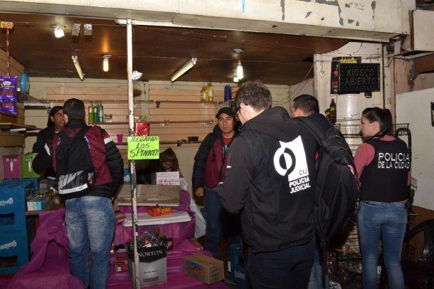 <p>Clausuraron una feria clandestina en Liniers</p>