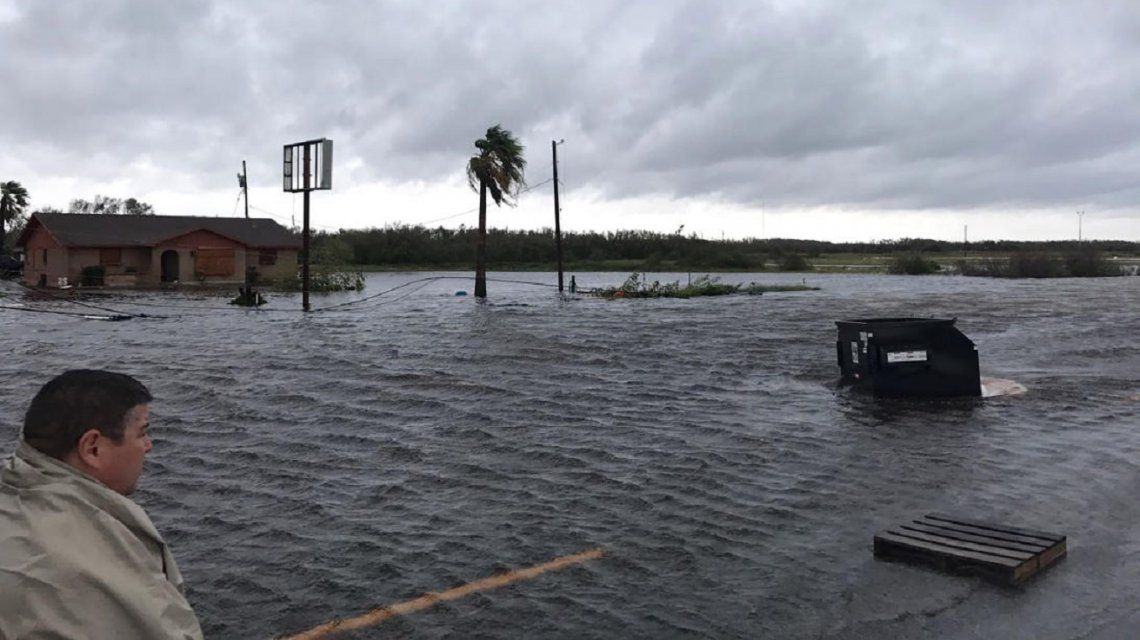 El huracán Harvey continúa azotando Texas: al menos cinco muertos