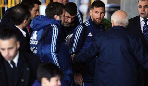 Messi tuvo un gran gesto con un chico de Montevideo<br>