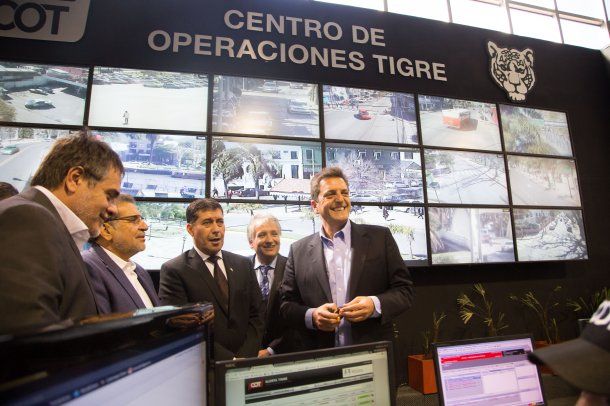 Massa y Sergio Casas en el Centro de Operaciones Tigre