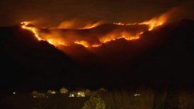 Córdoba: un incendio forestal arrasa los cerros en Santa María de Punilla Córdoba: un incendio forestal arrasa los cerros en Santa María de Punilla