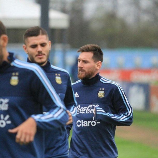 Icardi y Messi en el entrenamiento de la Selección - Crédito: @Argentina