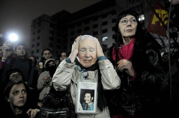 Nora Cortiñas frente a Comodoro Py<br>