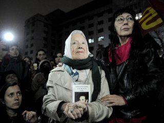 organizan un abrazo colectivo a nora cortinas, titular de madres de plaza de mayo organizan un abrazo colectivo a nora cortinas, titular de madres de plaza de mayo